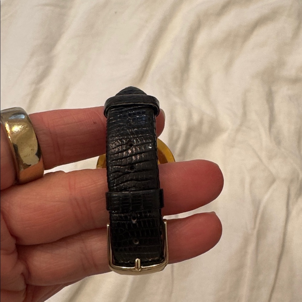 Gucci Gold and Black Leather Watch - Picture 4 of 4
